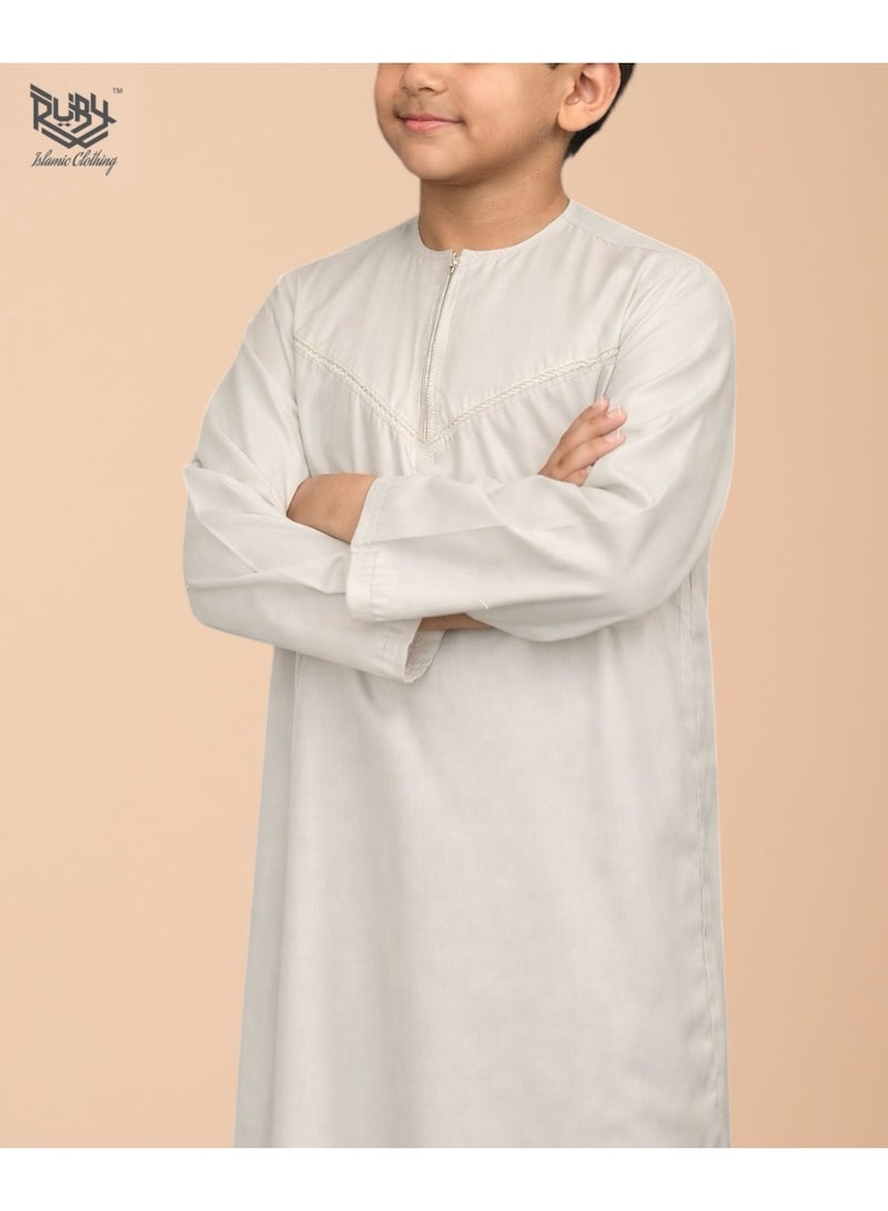 RUBY ISLAMIC CLOTHING Classic Off White Emirati Thobe Kandura for Children & Kids with Intricate Embroidery, Kandura Kaftan, Round Neck, Long Sleeve, Saudi Arabian Muslim Robe (Without Tassel) - Image 2